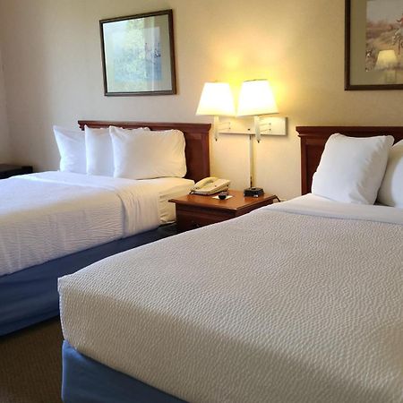 Magnuson Hotel West Liberty Екстер'єр фото