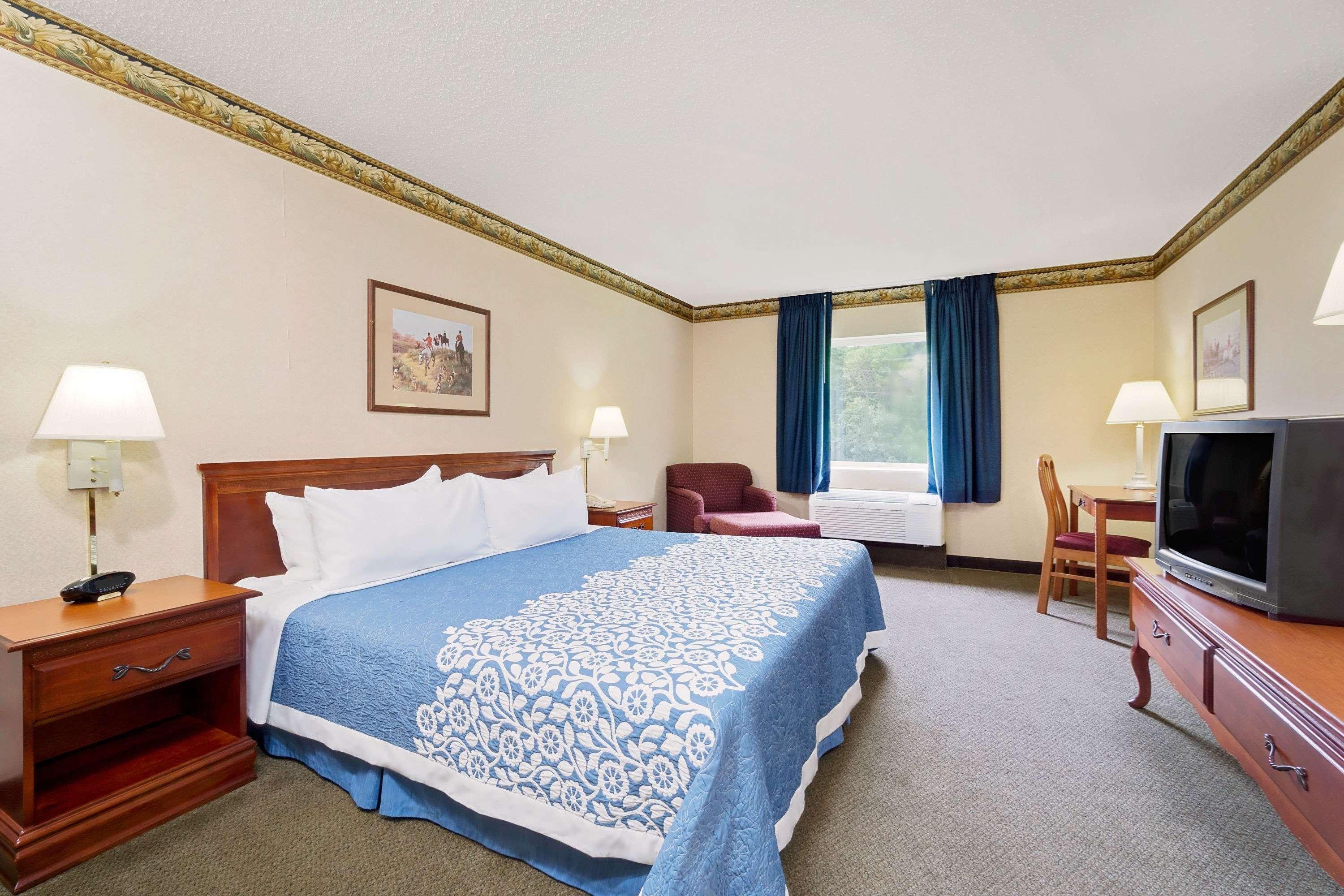 Magnuson Hotel West Liberty Екстер'єр фото