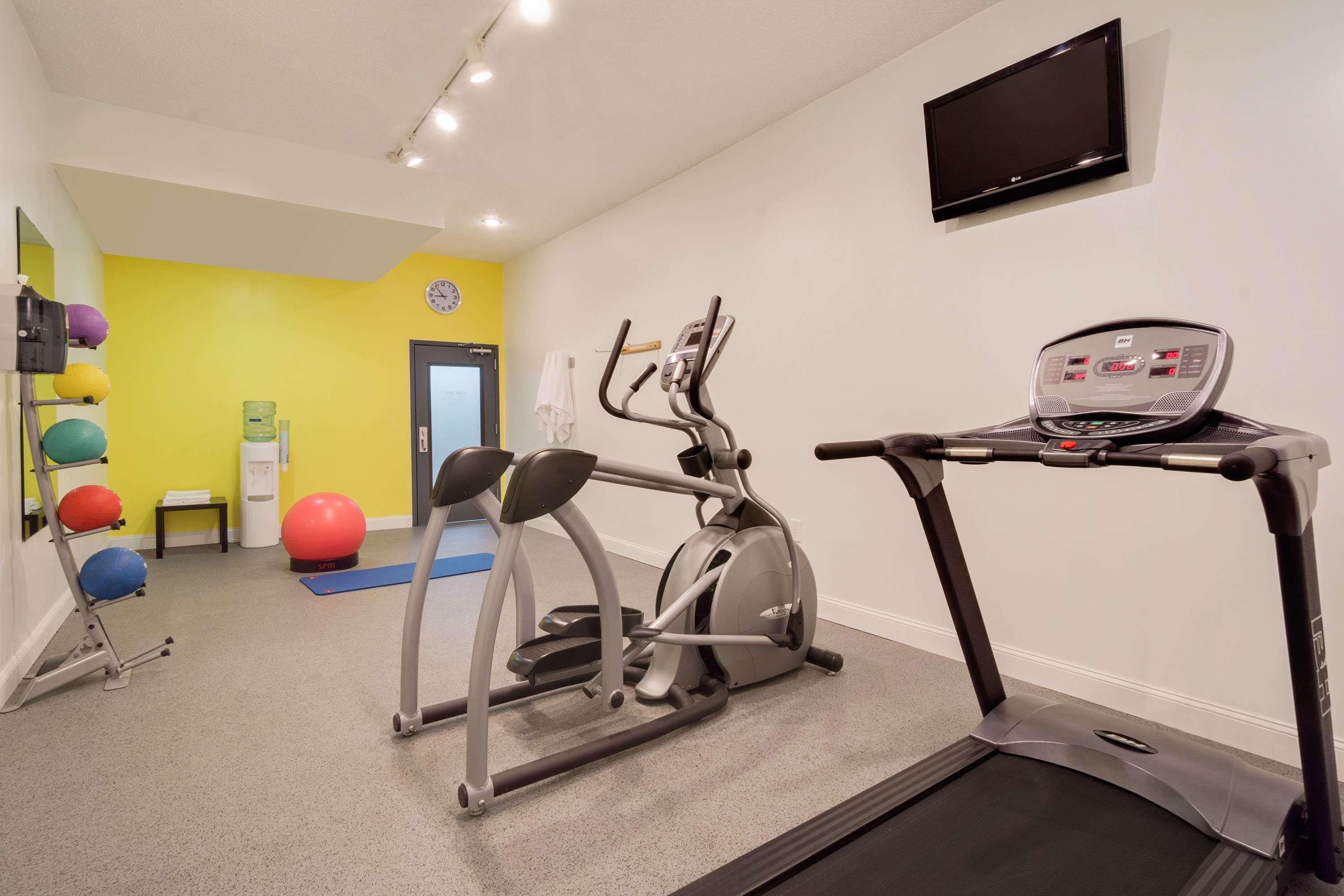 Magnuson Hotel West Liberty Екстер'єр фото