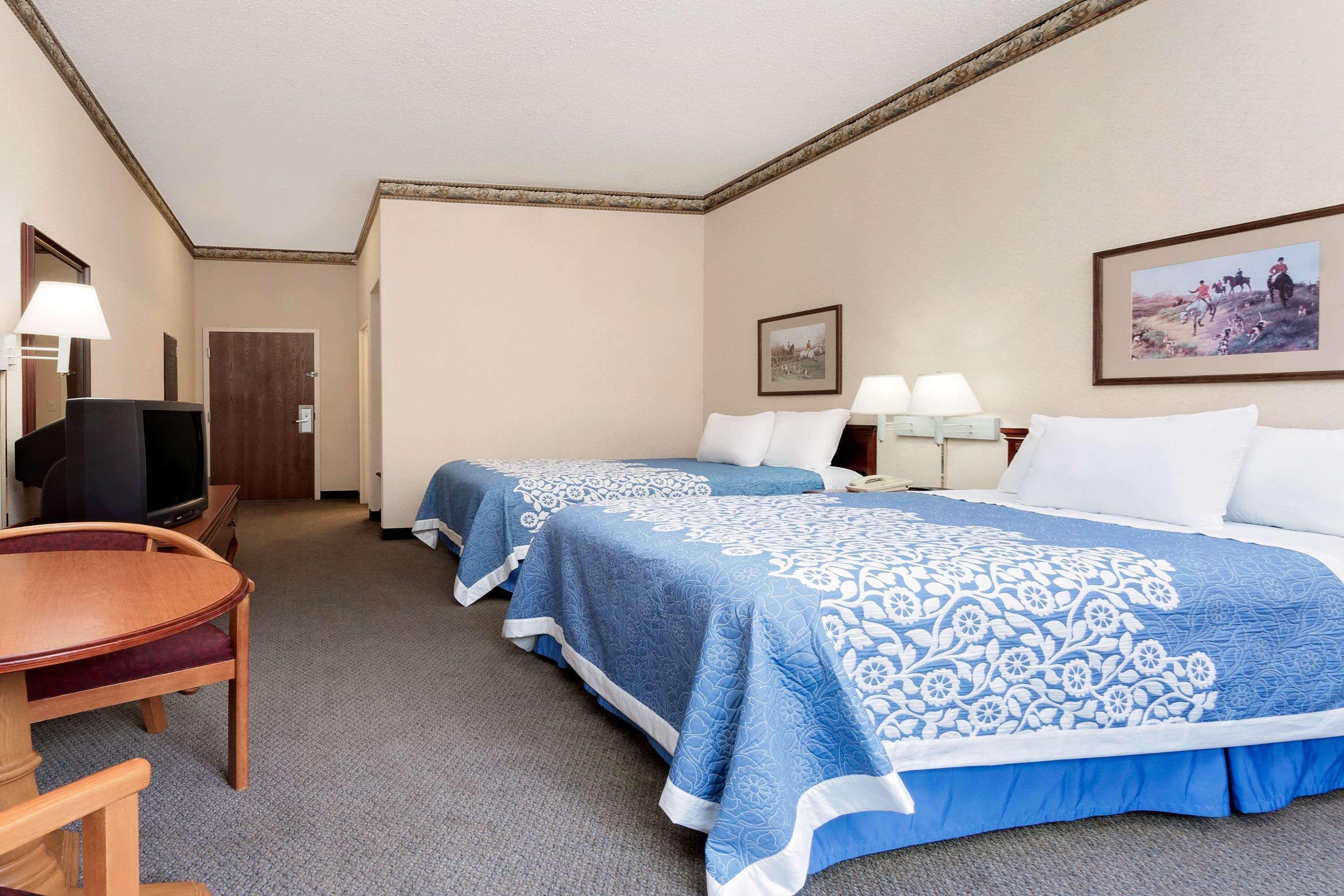 Magnuson Hotel West Liberty Екстер'єр фото