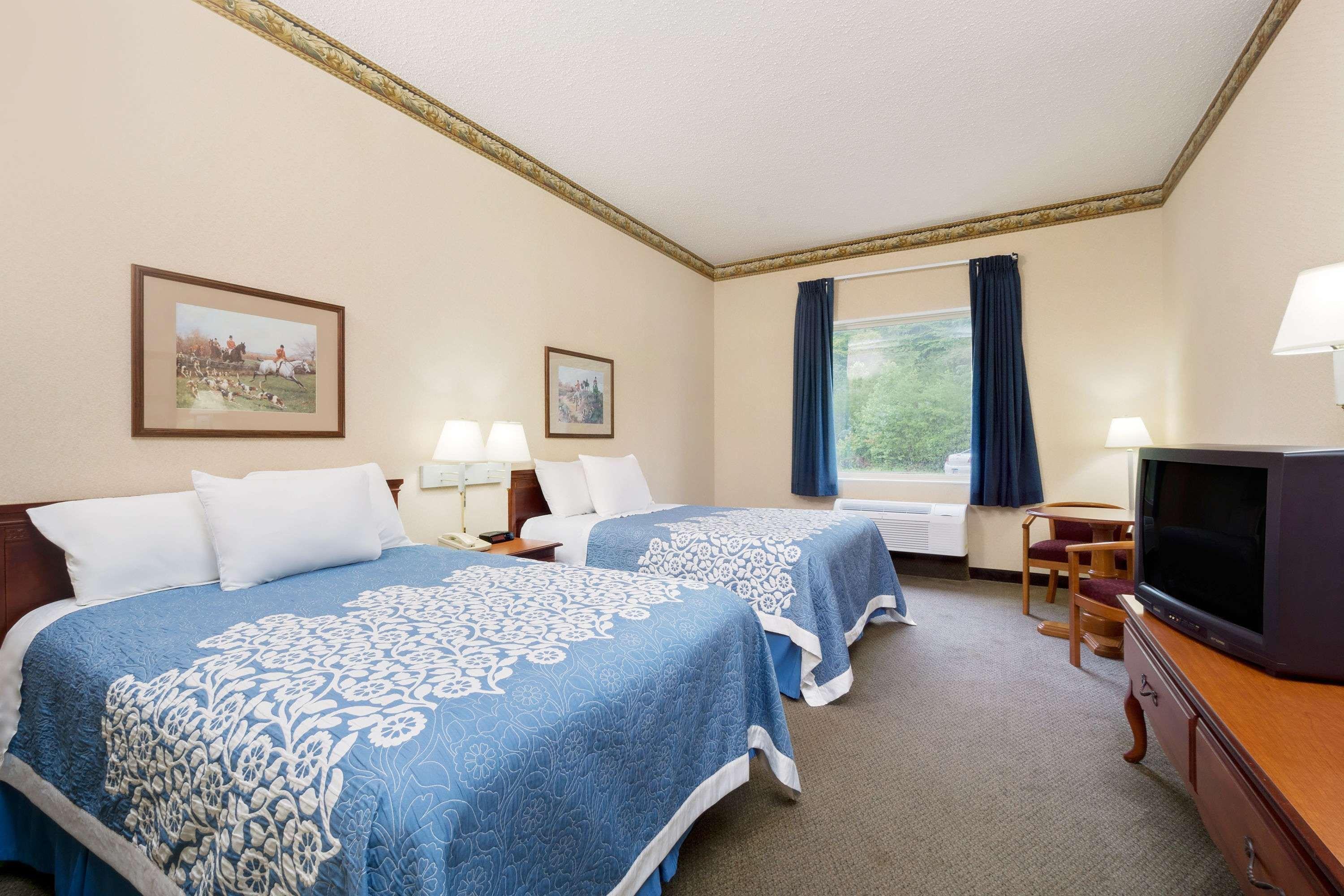 Magnuson Hotel West Liberty Екстер'єр фото