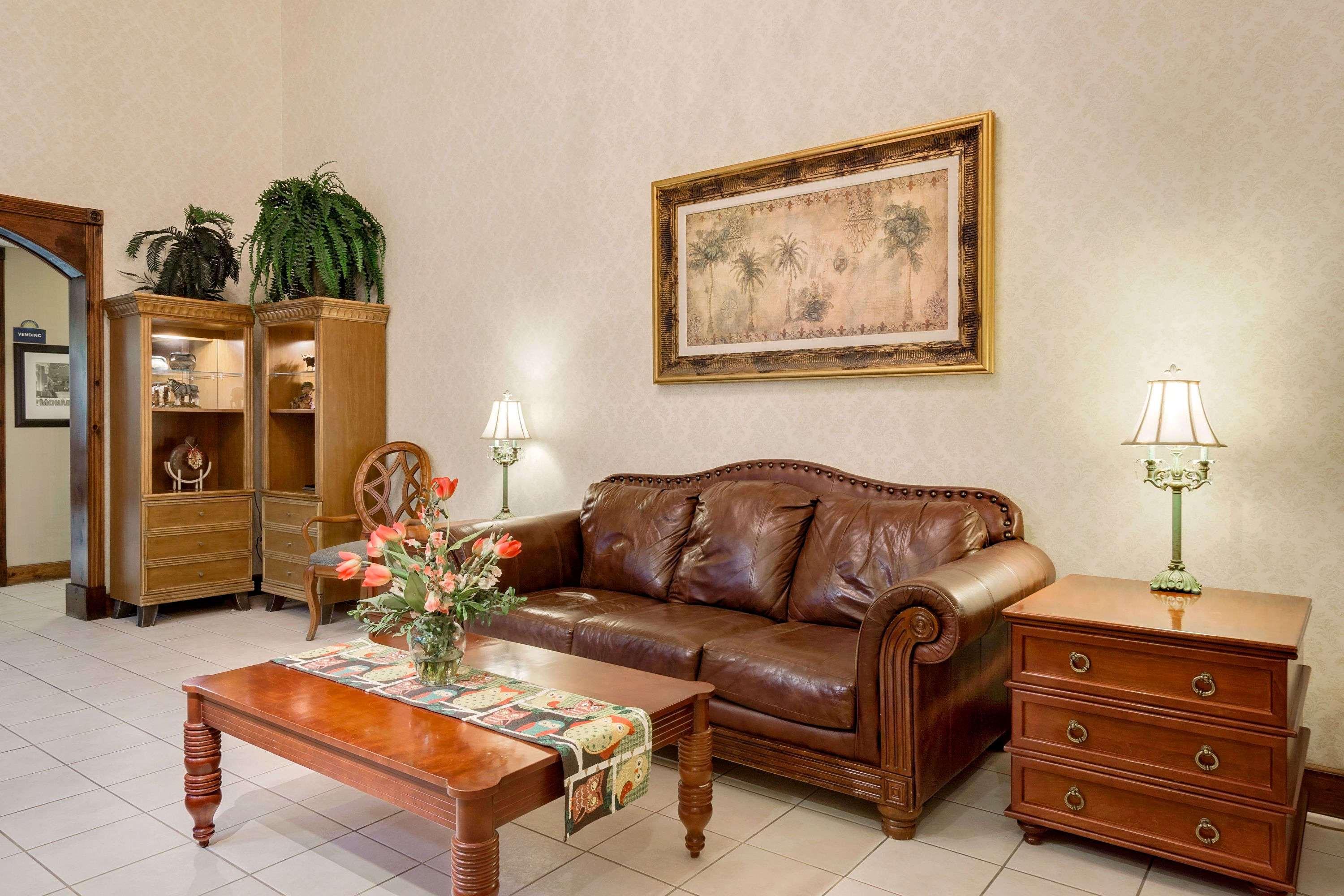 Magnuson Hotel West Liberty Екстер'єр фото