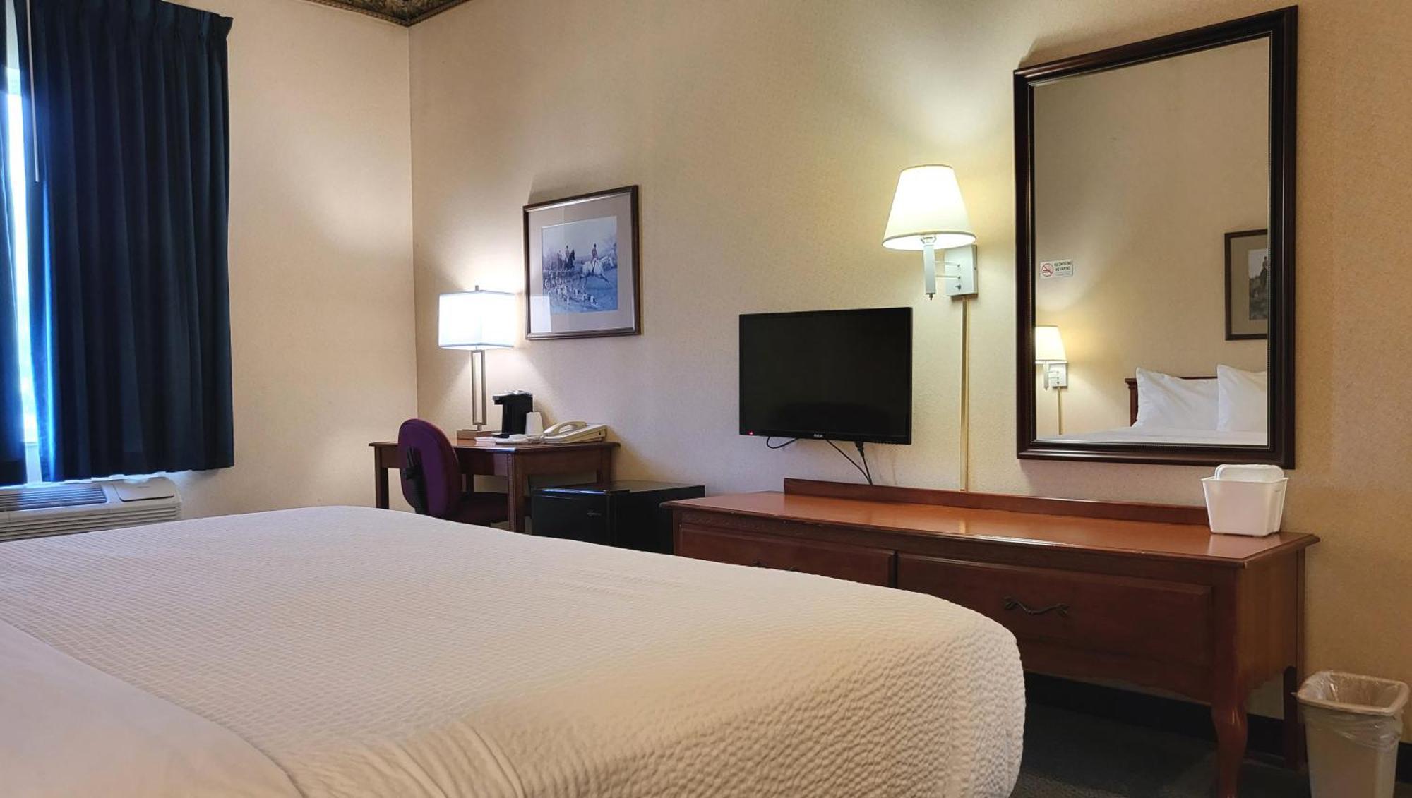Magnuson Hotel West Liberty Екстер'єр фото