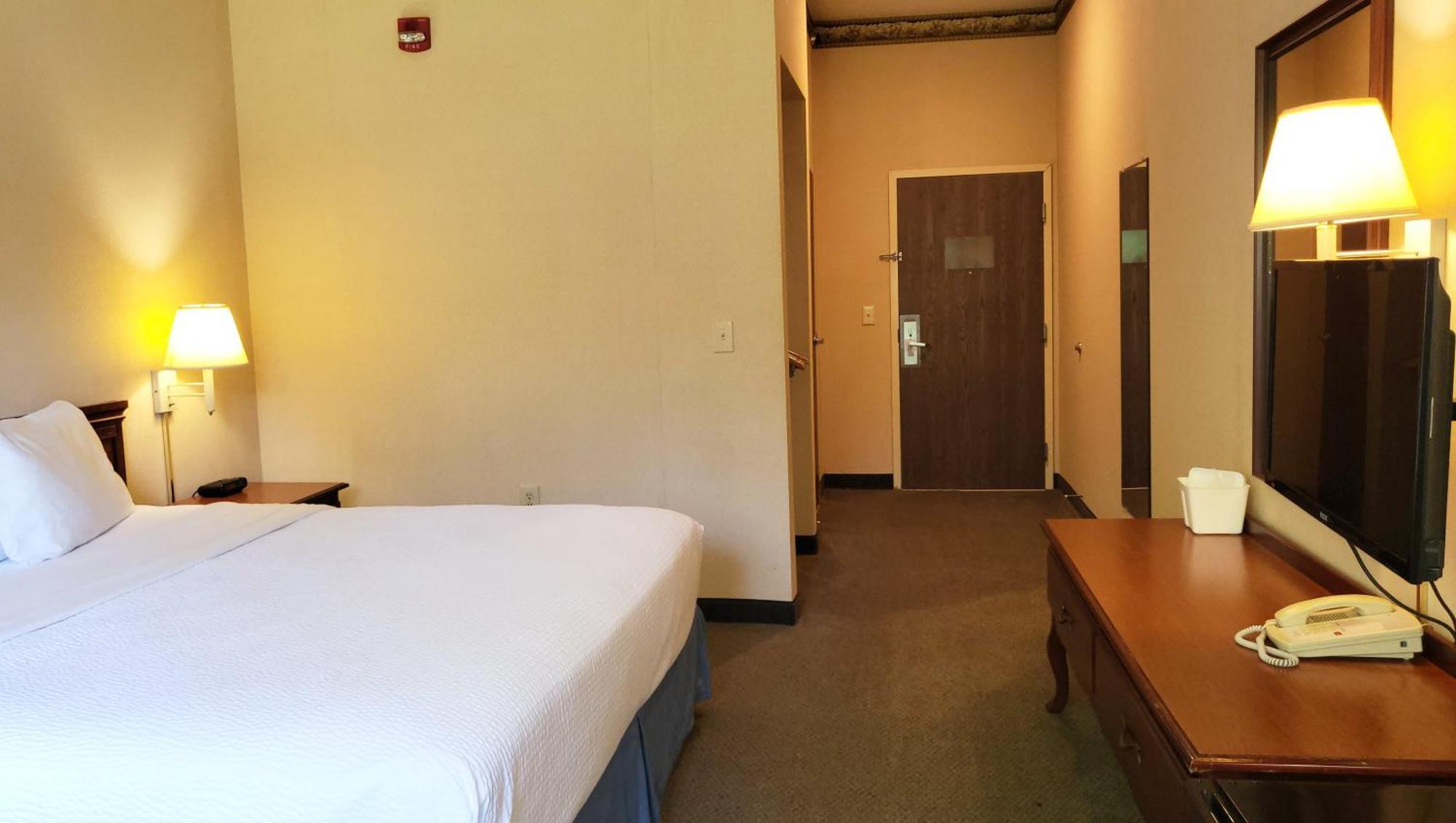 Magnuson Hotel West Liberty Екстер'єр фото