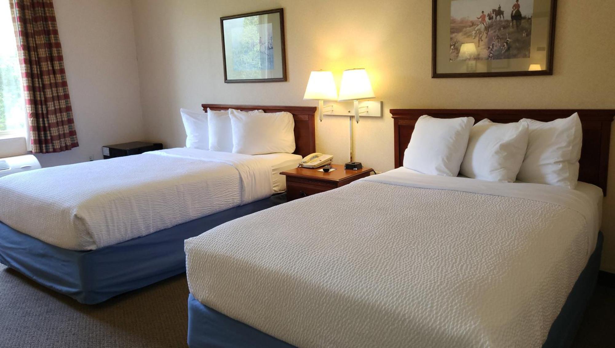 Magnuson Hotel West Liberty Екстер'єр фото