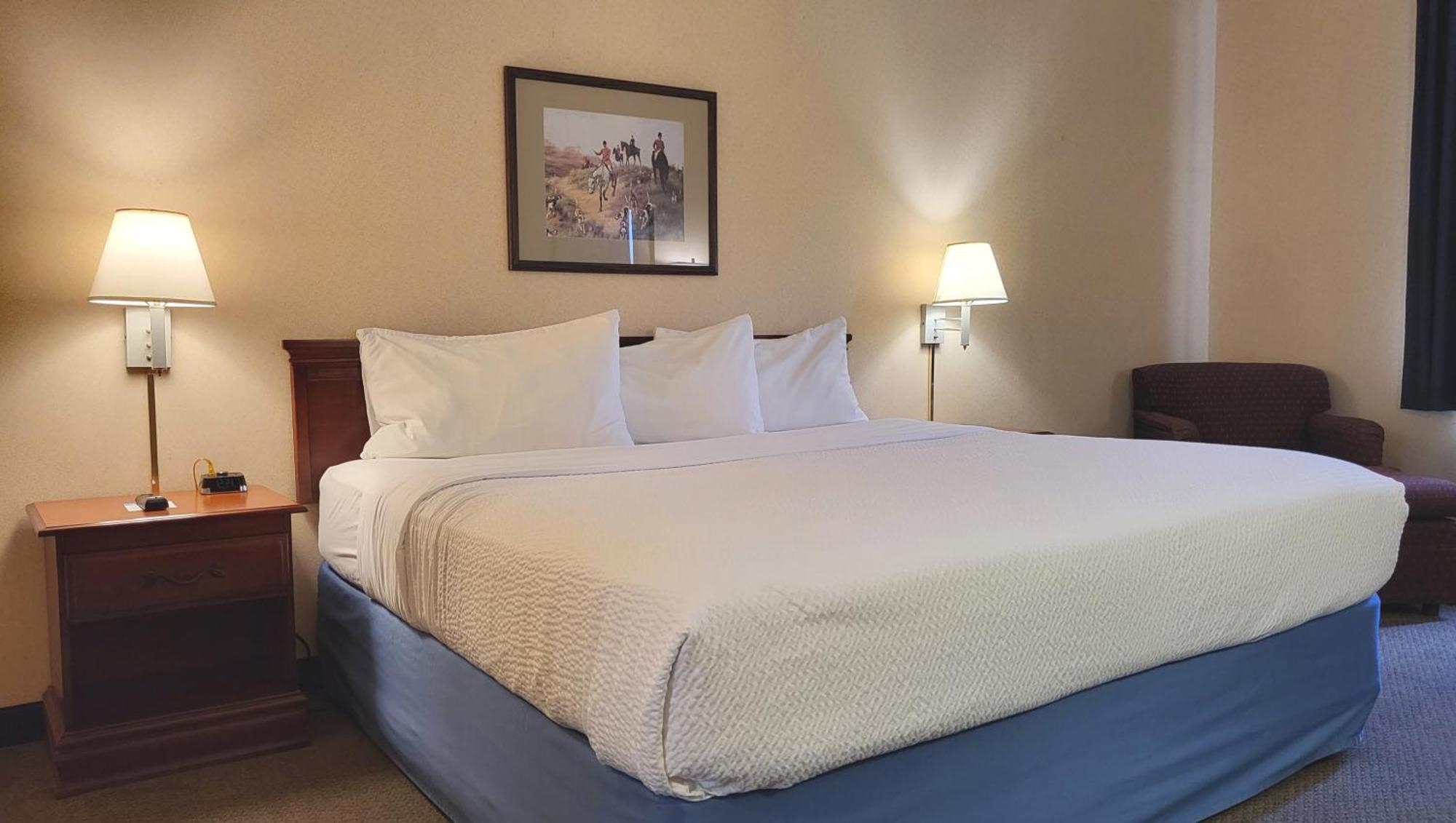 Magnuson Hotel West Liberty Екстер'єр фото