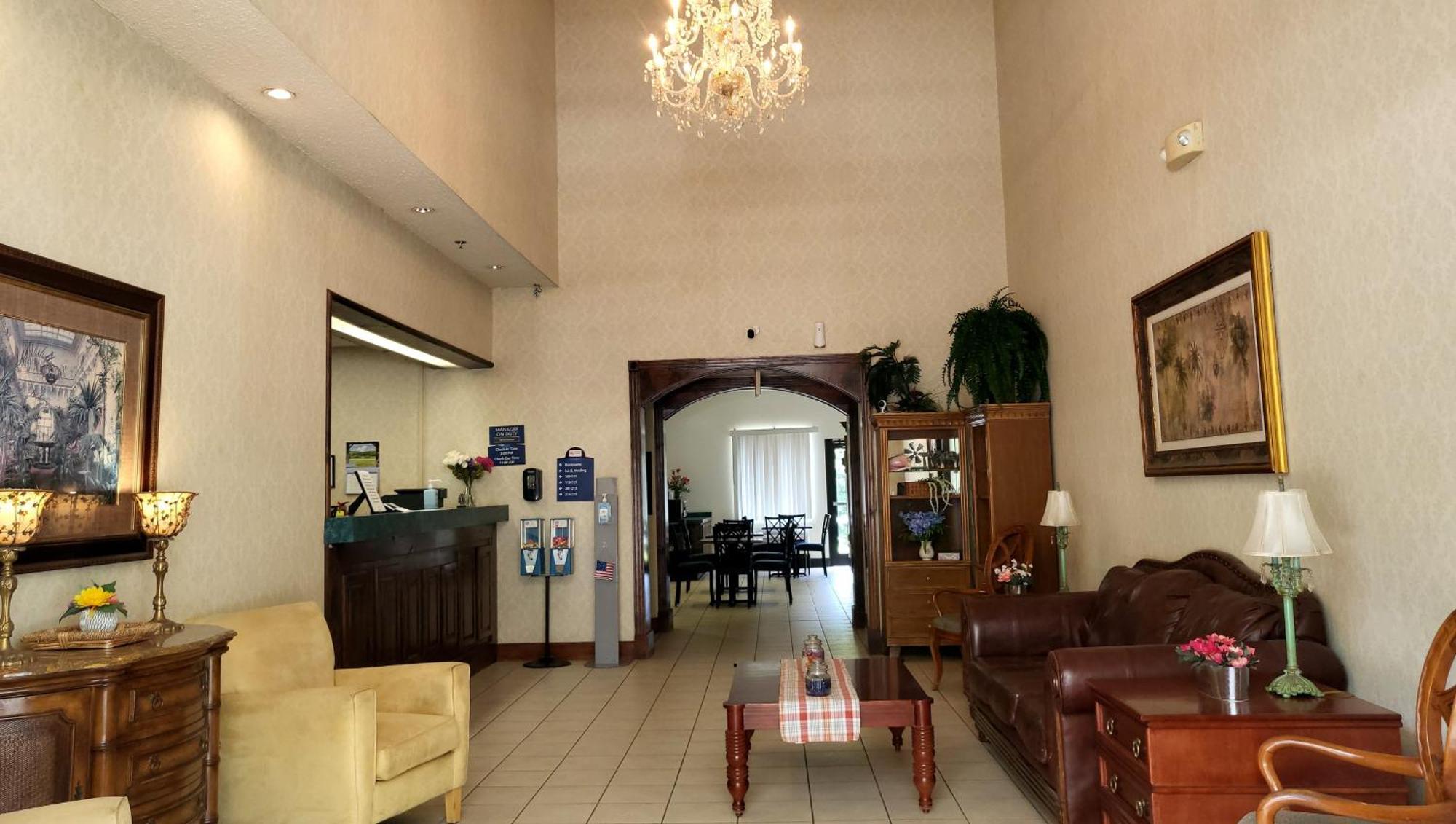 Magnuson Hotel West Liberty Екстер'єр фото